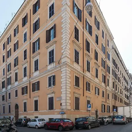 San Giovanni & Colosseo Roomy Flat ローマ